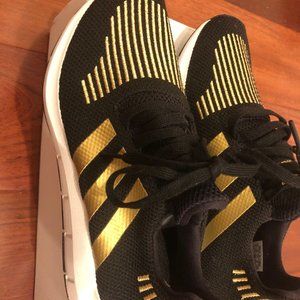 New Adidas Women shoes (7.5)